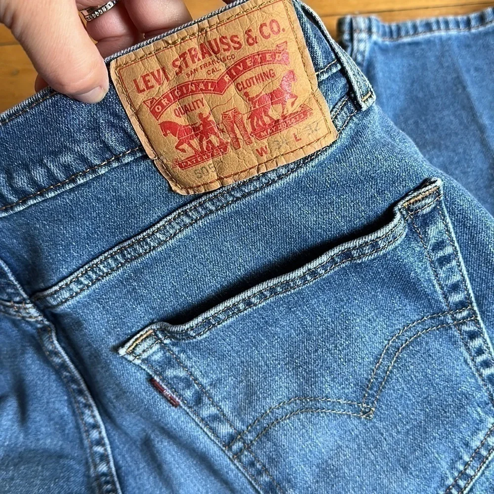 Livi’s men’s 34x32 medium colored blue jeans